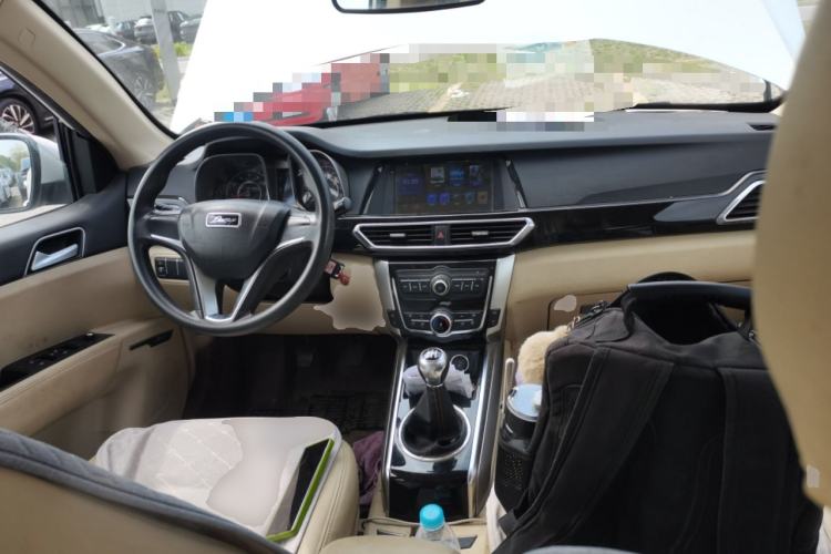 Used Zotye Domy X5 2017 Value Edition 1.6L Manual Fashion Model Center Console