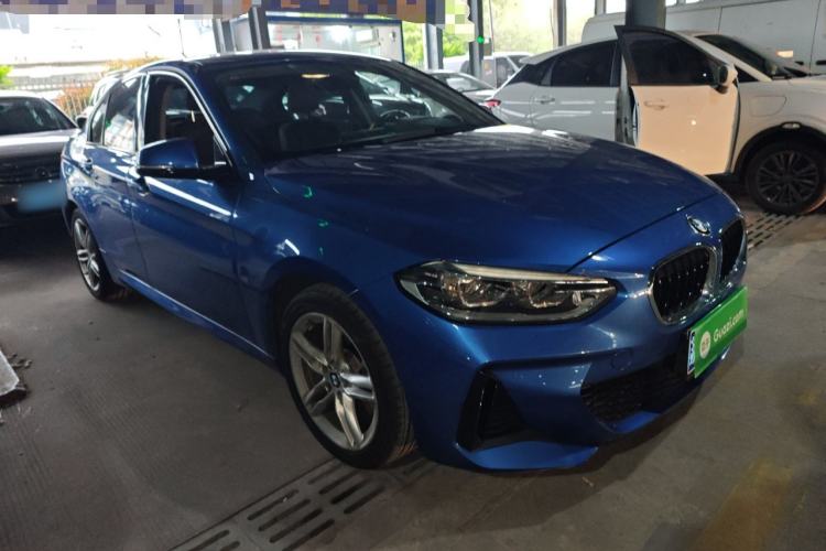 Used BMW 1 Series 2019 118i M Sport Package Front Right 45 Deg