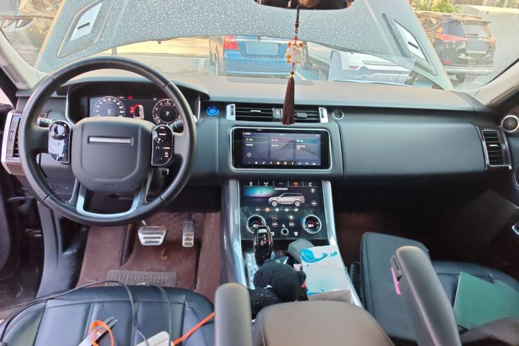 Used Land Rover Range Sport 2018 3.0 SC V6 HSE DYNAMIC Center Console