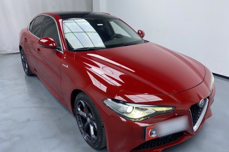 Used Alfa Romeo Giulia 2017 2.0T 200HP Luxury Edition
