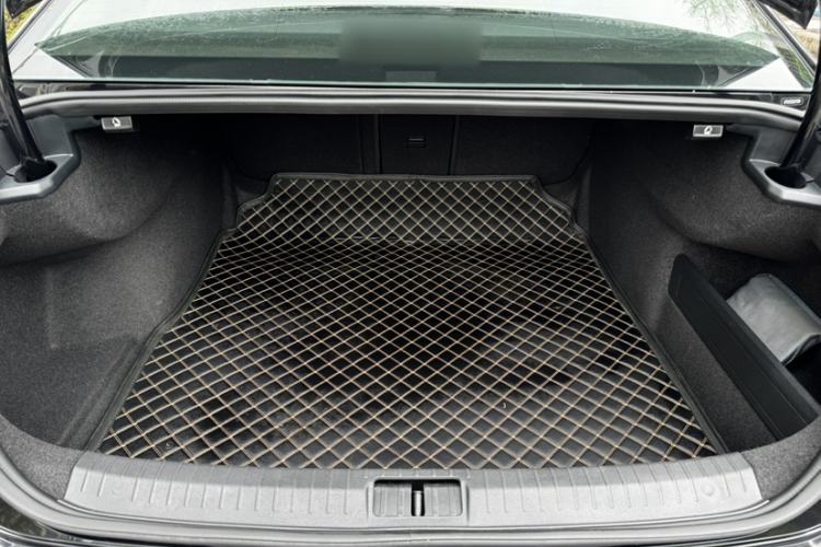 Used Volkswagen Magotan 2018 Facelift 330TSI DSG Luxury Model Trunk