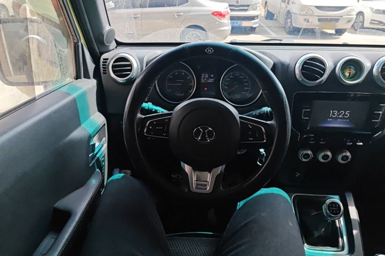 Used BAIC Off-Road BJ40 2016 40L 2.0T Manual All-Wheel Drive Prestige Edition Steering Wheel