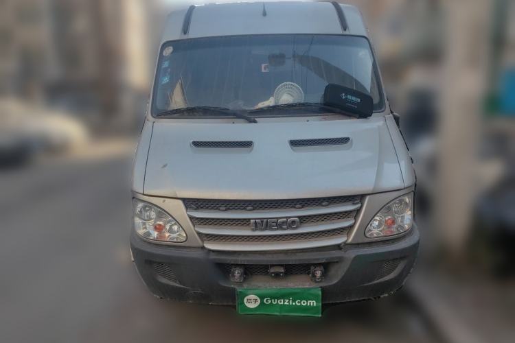 Used Iveco Power Daily 2013 3.0T-V39 Low-Roof Box Truck F1C
