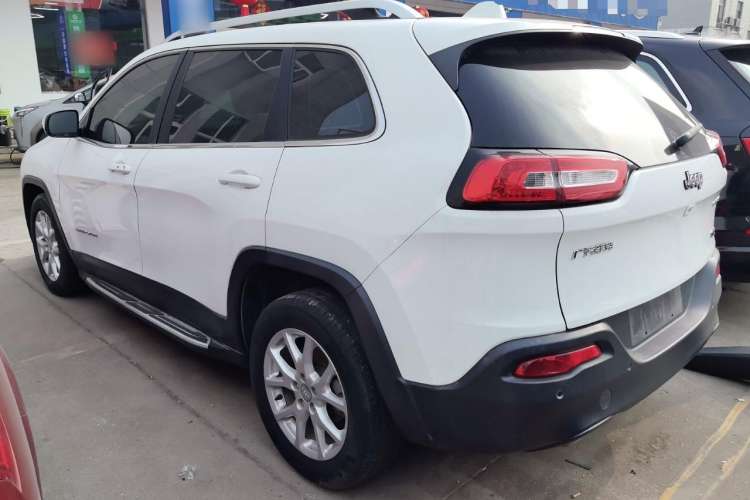 Used Jeep Cherokee 2016 2.0L Superior Edition