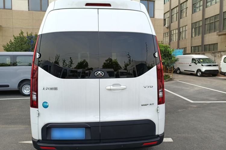 Used SAIC MAXUS Xintu V70 2023 2.0T Elite Edition Automatic Long Wheelbase Mid-Height 6/7 Seats Rear