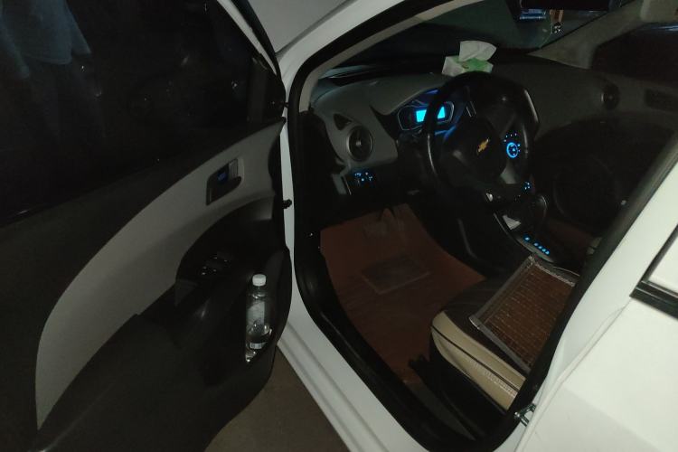 Used Chevrolet Aveo Sonic 2014 Sedan 1.4SL AT Stylish Sunroof Edition
