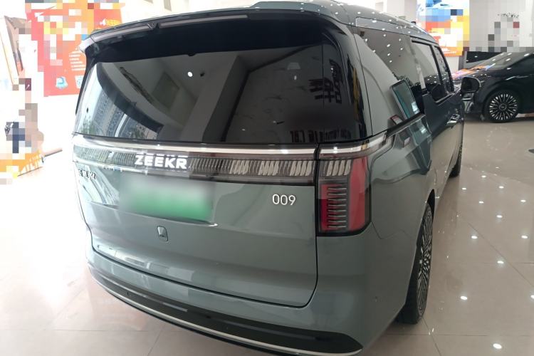 Used Zeekr 009 2024 7-Seater Aisle Version 108 kWh
