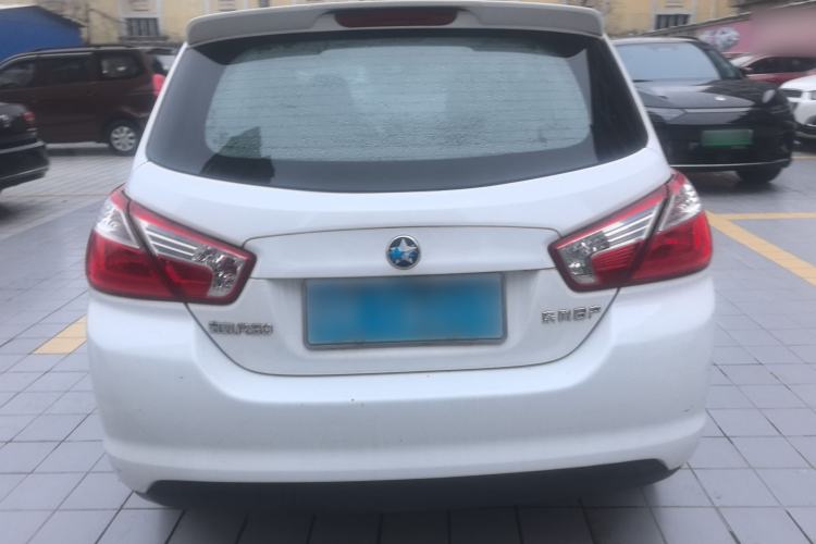 Used Venucia R50 2016 1.6L Automatic Elite Edition
