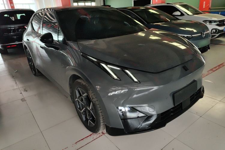 Used Lynk & Co Z20 2025 530 km Range Rear-Wheel Drive Pro Front Right 45 Deg