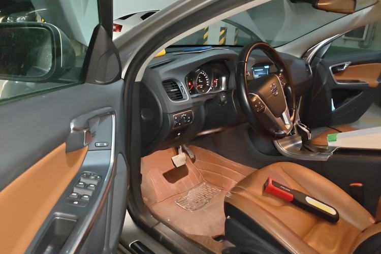 Used Volvo S60 2015 S60L 2.0T Zhiyuan Edition