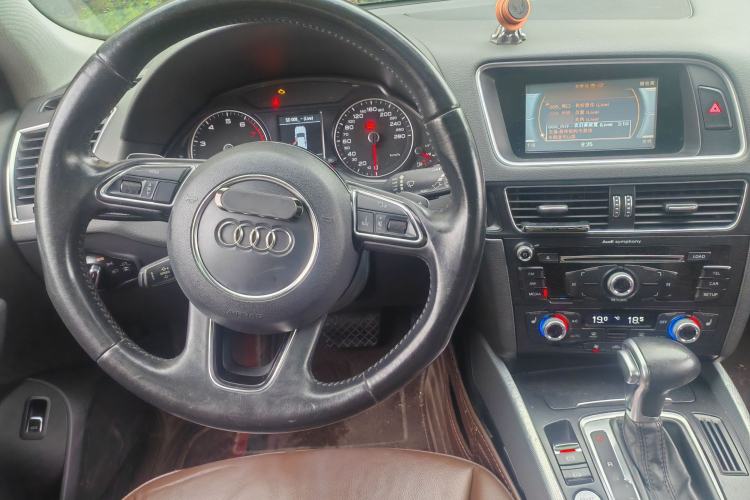 Used Audi Q5 2017 40 TFSI Technology Edition Steering Wheel