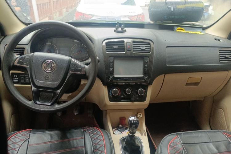 Used Dongfeng Fengon 360 2015 1.5L Manual Comfort 7-Seater China IV Standard Center Console