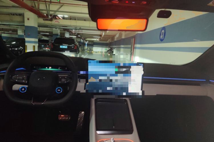 Used XPeng P7 2025 Model—750 All-Wheel-Drive High-Performance Ultra Center Console