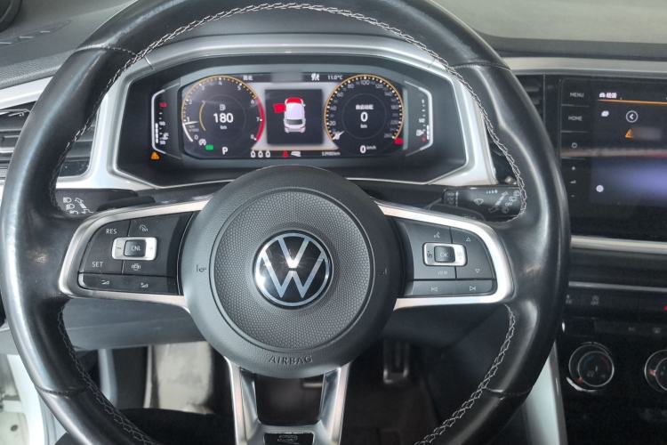 Used Volkswagen T-ROC 2021 280TSI DSG Two-Wheel Drive R-Line Pro Connected Version
