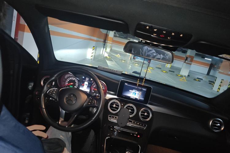 Used Mercedes-Benz GLC 2018 Facelifted GLC 260 4MATIC Dynamic Edition Center Console