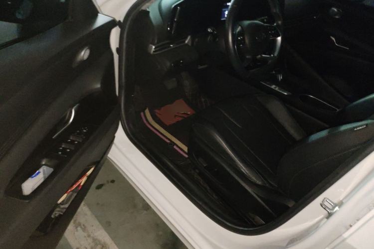 Used Hyundai Elantra 2021 1.5L CVT LUX Prestige Edition
