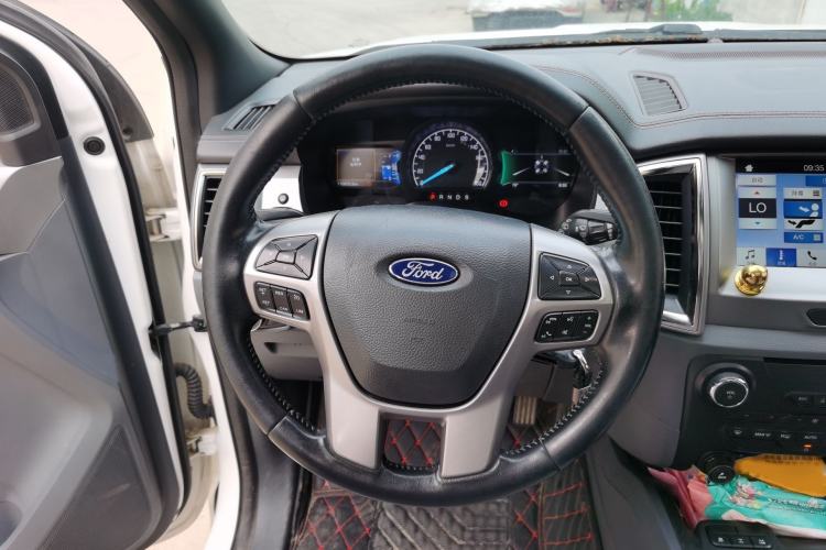 Used Ford Everest 2016 2.0T Gasoline Automatic 4x4 Luxury Edition Steering Wheel