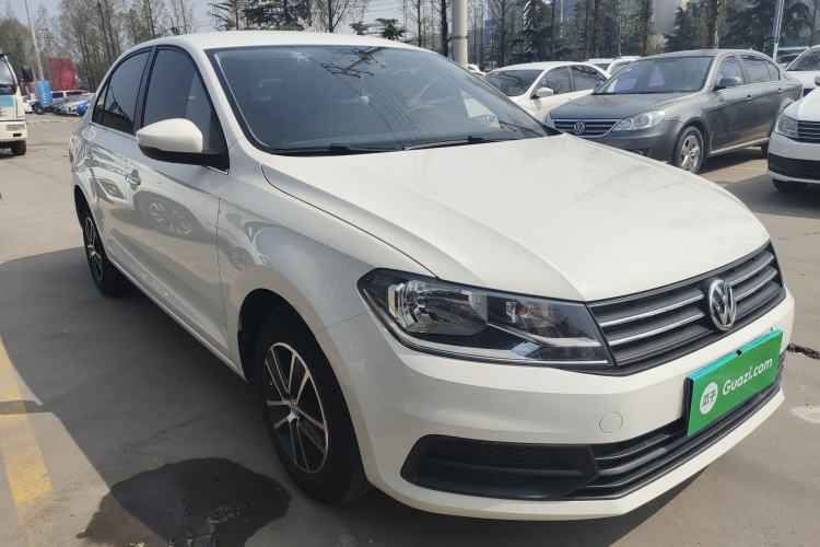 Used Volkswagen Santana 2016 1.6L Manual Fashion Edition Front Right 45 Deg