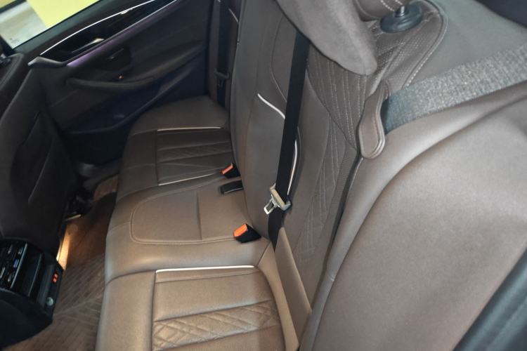 Used BMW 5 Series 2021 525Li Luxury Package Left Rear Seat