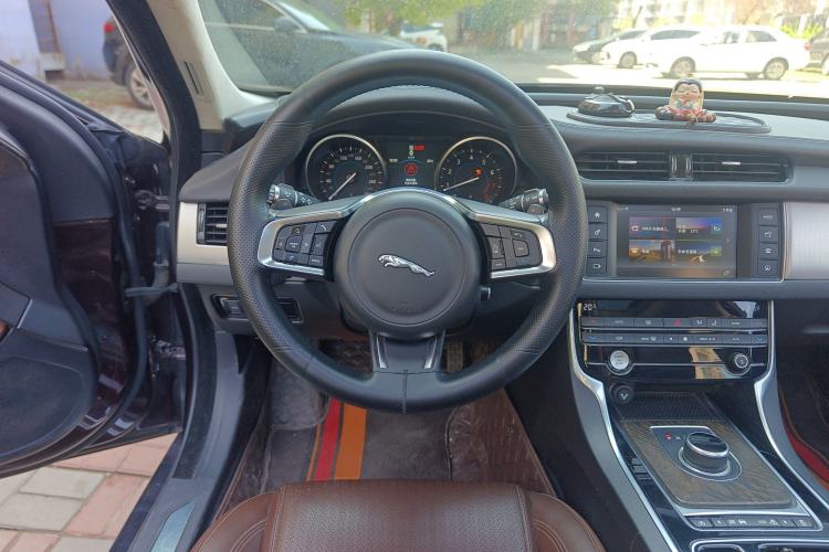 Used Jaguar XFL 2017 XFL 2.0T 200PS Elite Edition Steering Wheel