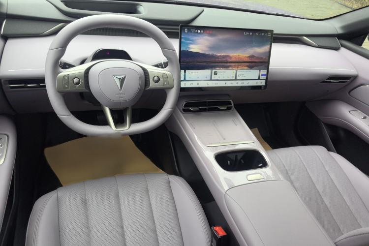 Used Deepal L06 2026 Model 560Ultra+ Laser Edition Center Console