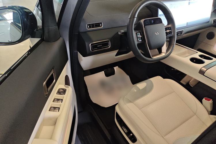 Used Li Auto MEGA 2025 Ultra Smart Refreshed Edition
