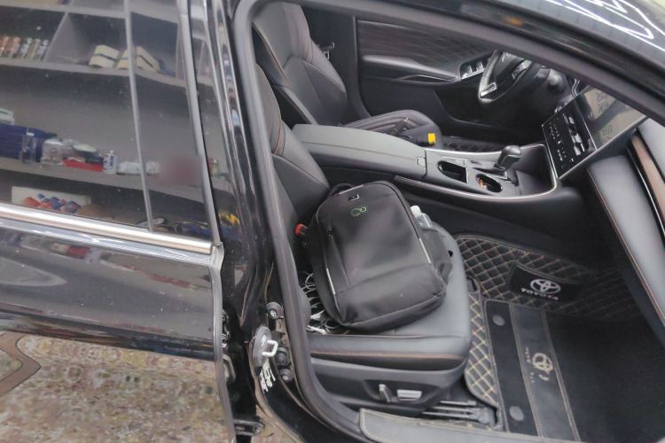 Used Toyota Avalon 2024 2.0L Premium Edition Right Front Seat