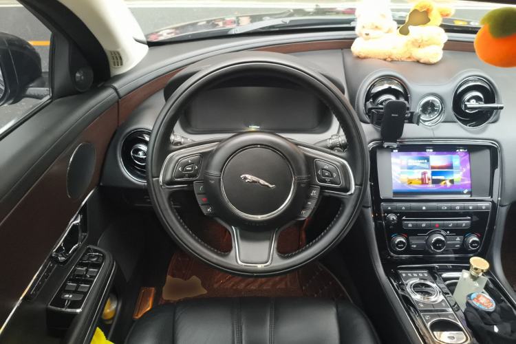 Used Jaguar XJ 2016 XJL 3.0 SC Two-Wheel-Drive Elegant Business Edition Steering Wheel
