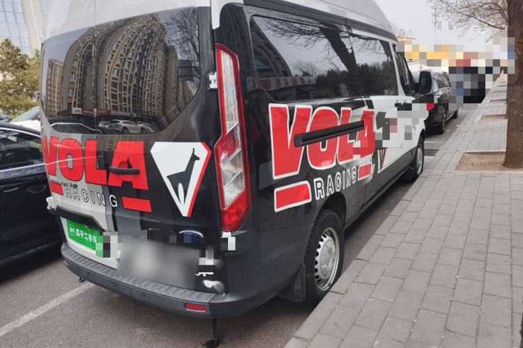 Used Ford Transit 2022 2.0T Gasoline Multi-Purpose Commercial Vehicle Mid-Drive Low-Roof Design with Dual Rear Doors Meeting China VI Emission Standards
