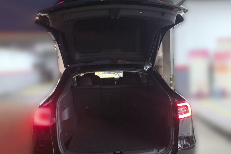 Used Tesla Model Y 2023 Rear-Wheel-Drive Version
