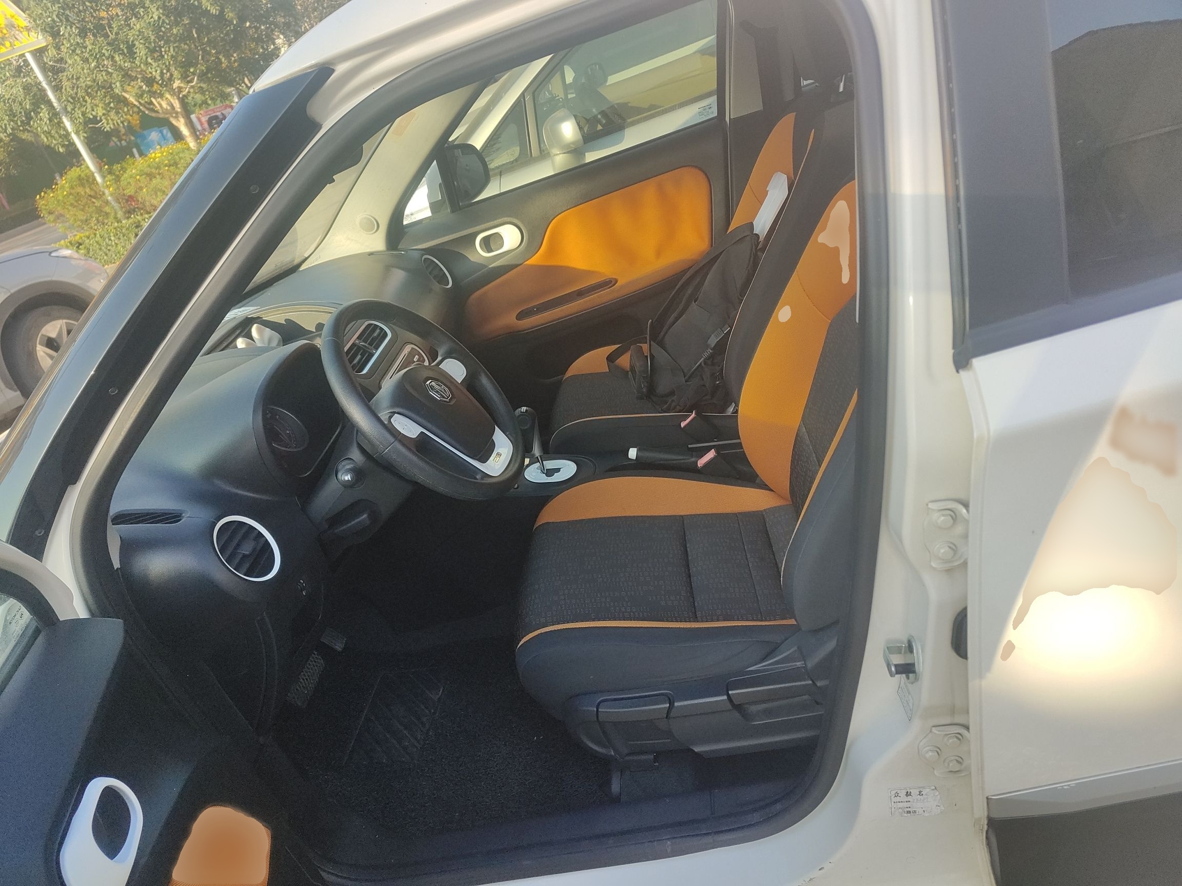 Переднее сиденье в автомобиле