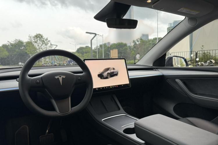 Used Tesla Model Y 2024 Rear-Wheel-Drive Version Interior 1