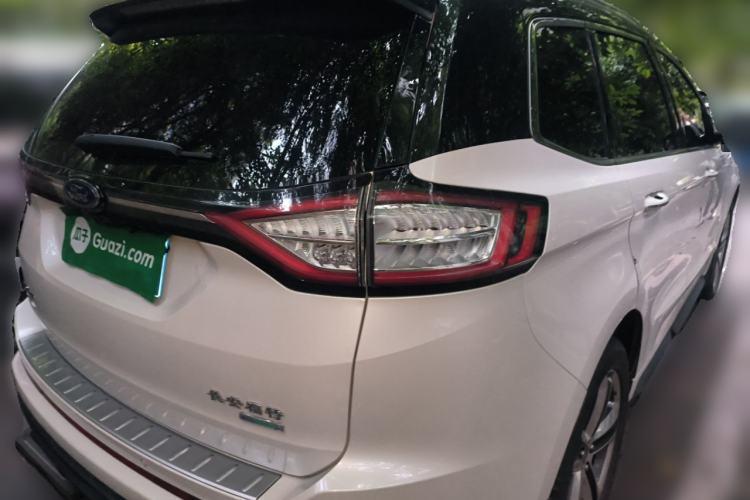 Used Ford Edge 2017 EcoBoost 245 Two-Wheel-Drive Sporty 7-Seater Rear Right 45 Deg