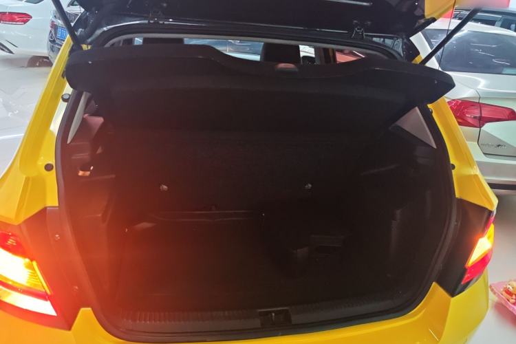 Used Skoda Fabia 2015 1.6L Automatic Sport Edition Trunk