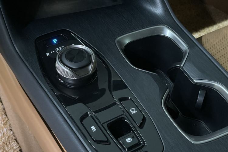 Used Lexus RZ 2023 450e All-Wheel Drive Luxury Edition Interior 7