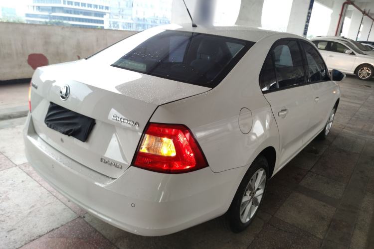 Used Skoda Rapid 2015 1.6L Manual Smart Selection Model Rear Right 45 Deg