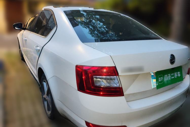 Used Skoda Octavia 2015 1.6L Automatic Yijie Edition Rear Left 45 Deg