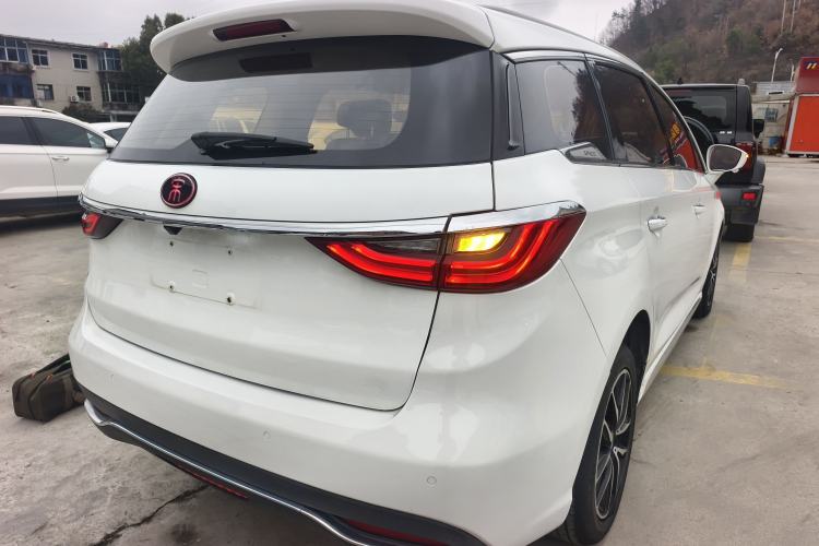 Used BYD Song MAX 2018 1.5T Automatic Smart Connect Elite Model with 6 Seats
