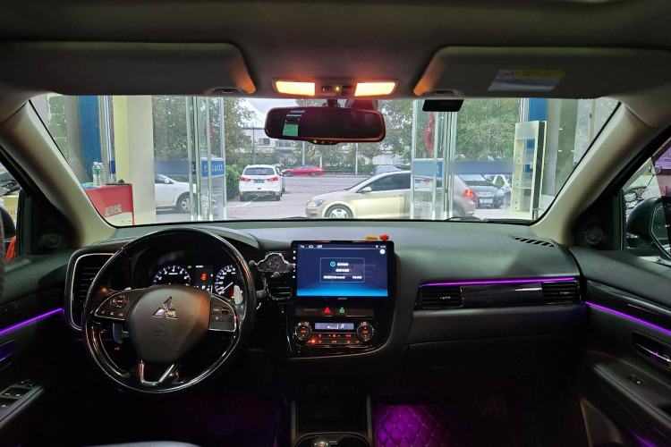 Used Mitsubishi Outlander 2016 2.4L 4x4 Luxury Edition 7-Seater