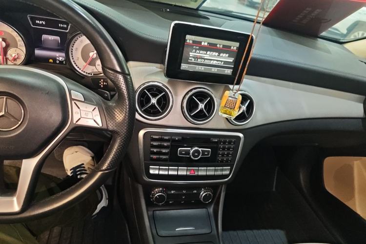 Used Mercedes-Benz GLA 2015 GLA 220 4MATIC Fashion Model
