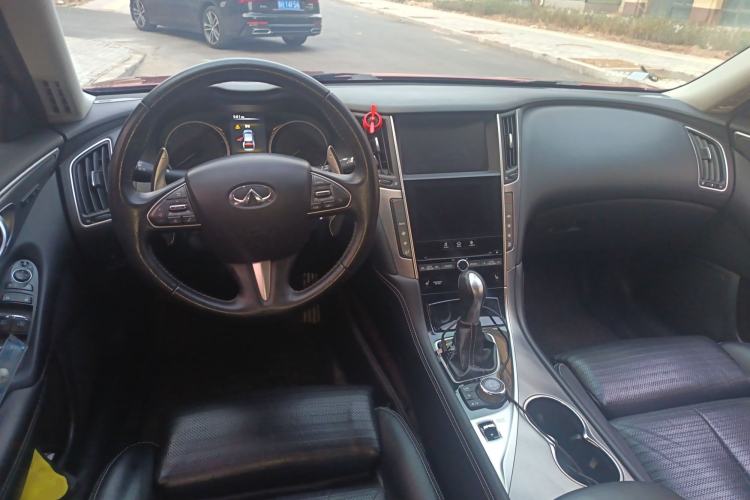 Used Infiniti Q50 2014 3.7L Luxury Sport Edition Center Console
