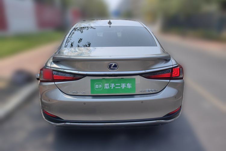 Used Lexus ES 2022 300h Deluxe Edition