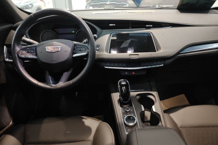 Used Cadillac XT4 2020 Revised Version 28T Two-Wheel Drive Tech Edition Center Console