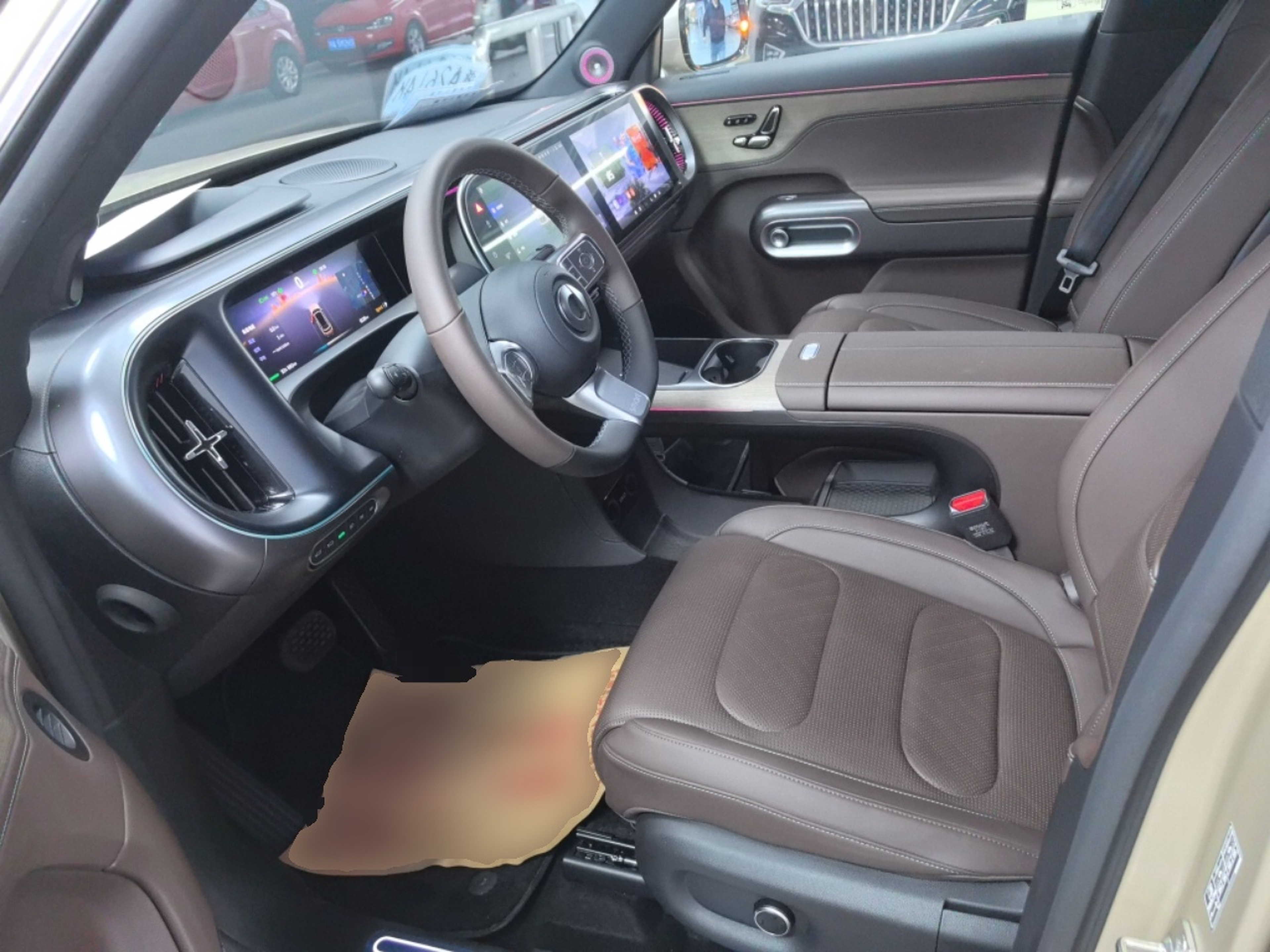 المقاعد الأمامية داخل السيارة