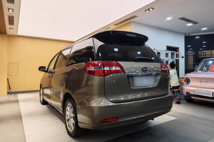 Used BYD M6 2013 2.4L Automatic Luxury Model
