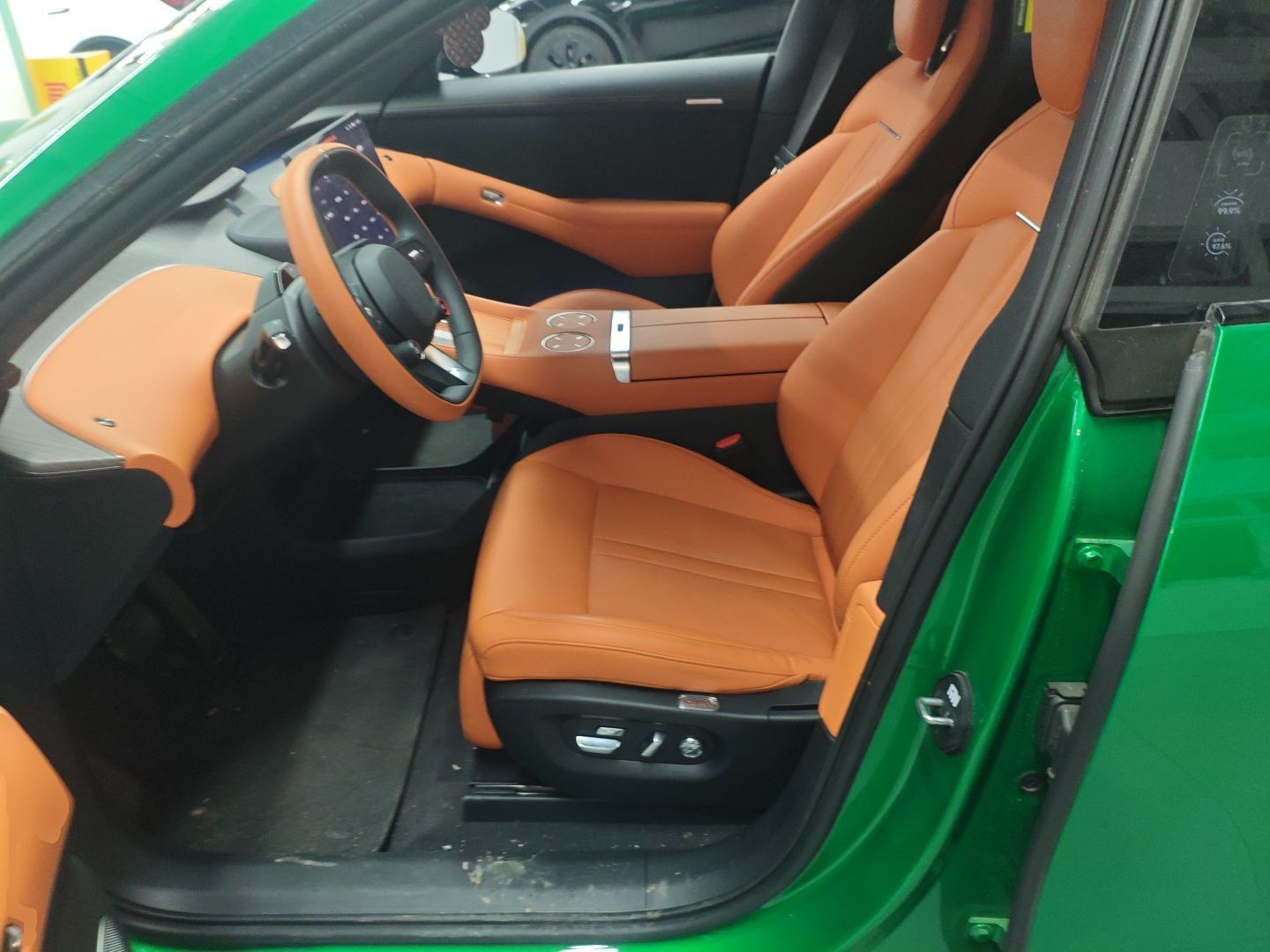 Переднее сиденье в автомобиле