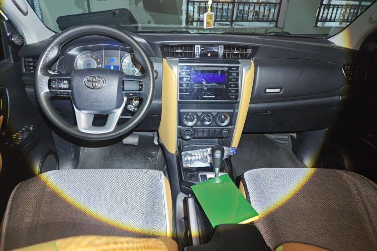 Used Toyota Fortuner 2016 2.7L Middle East Version Center Console