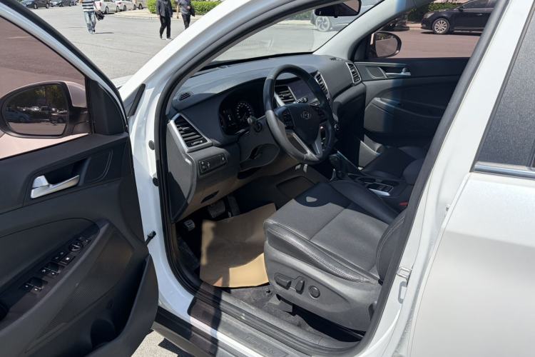 Used Hyundai Tucson 2018 1.6T Dual-Clutch Two-Wheel Drive 15th Anniversary Special Edition Interior 3