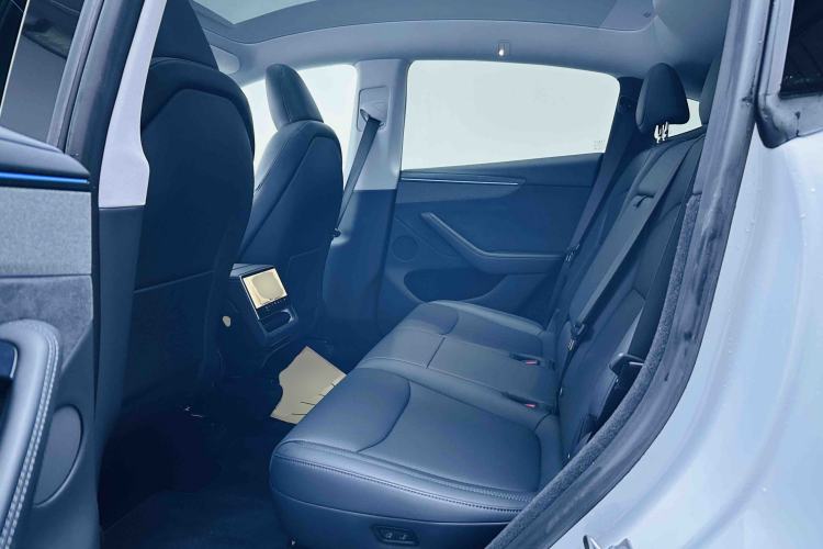 Used Tesla Model Y 2025 Long-Range All-Wheel-Drive Version