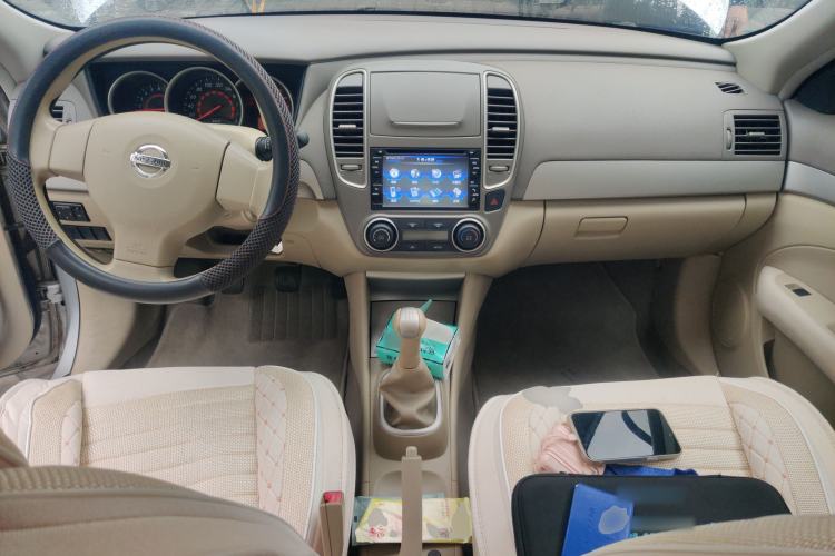 Used Nissan Sylphy 2012 Classic 1.6XE Manual Comfort Edition Center Console